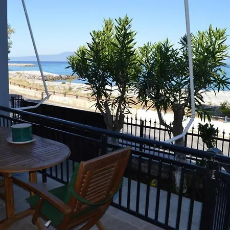 Melenia's Sea Front House Casa de Férias Calamata