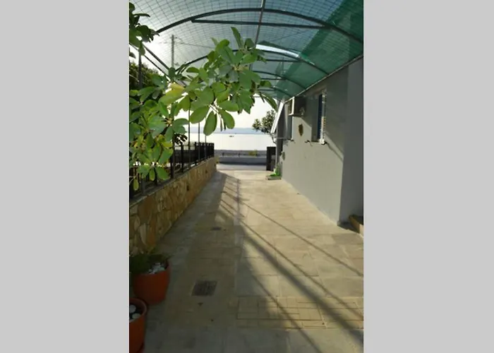 Σπίτι διακοπών Melenia's Sea Front House *