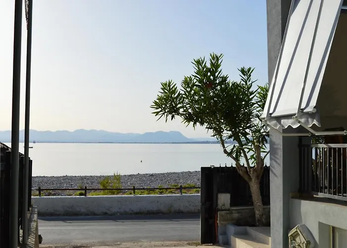 Melenia's Sea Front House *