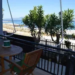 Melenia's Sea Front House Casa de Férias Calamata