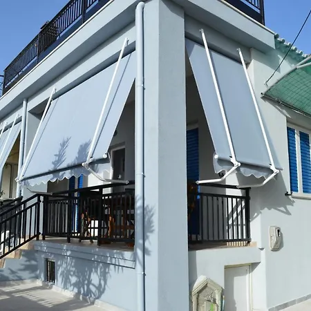 Melenia's Sea Front House * 卡拉马塔