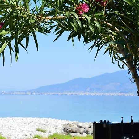 Melenia's Sea Front House * 卡拉马塔