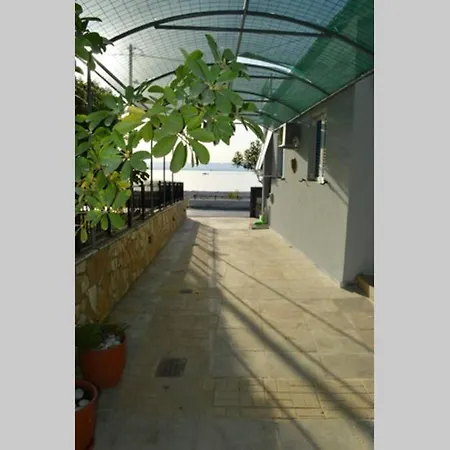 펜션 Melenia's Sea Front House *