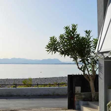 Melenia's Sea Front House *