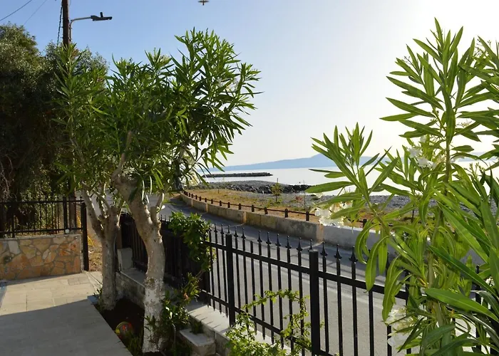 Melenia's Sea Front House Casa de Férias