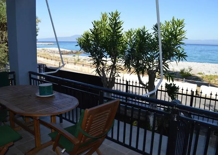 Melenia's Sea Front House Casa de Férias Calamata